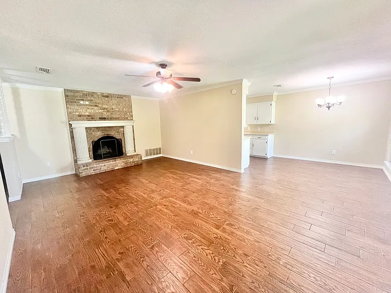 1703 Pecan Park Dr — Photo 3