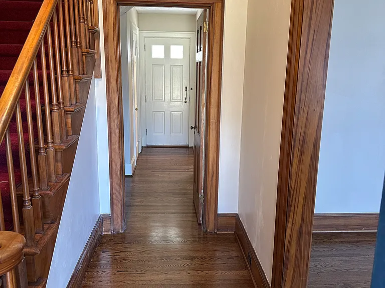 612 Lawrence Ave — Photo 6