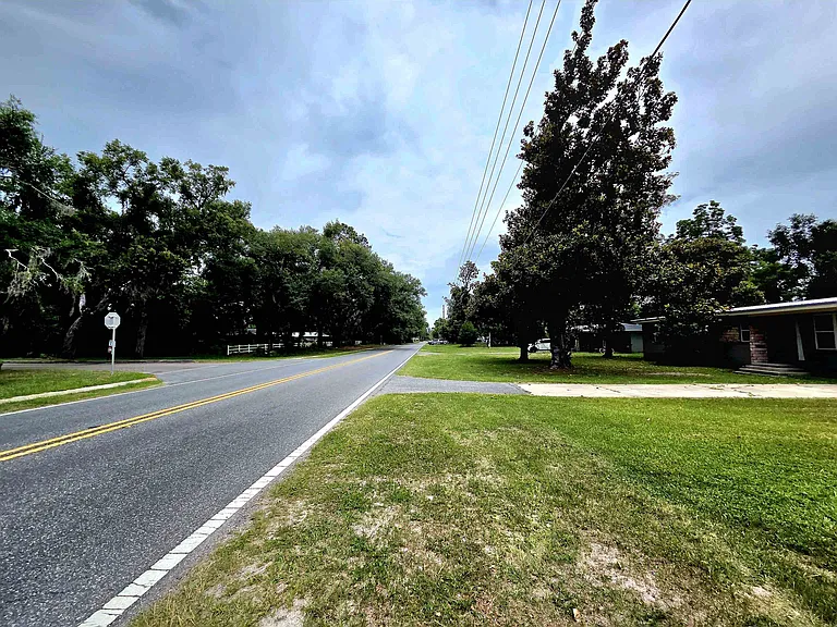 404 Puckett Rd — Photo 4