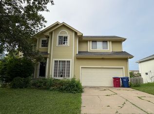 6721 Hill Crest Ln, La Vista, NE 68128