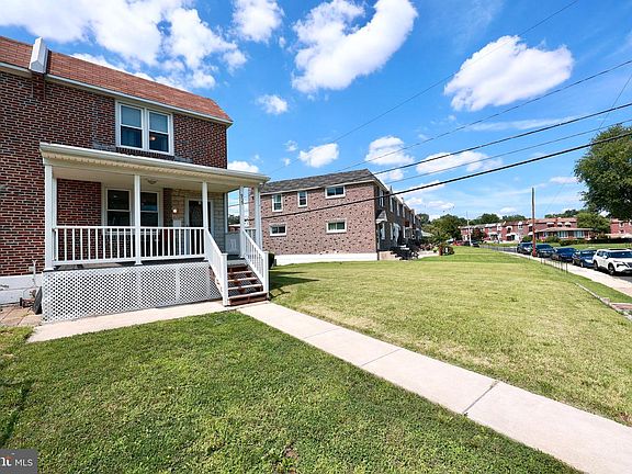 3rd image of 939 Maple Ave