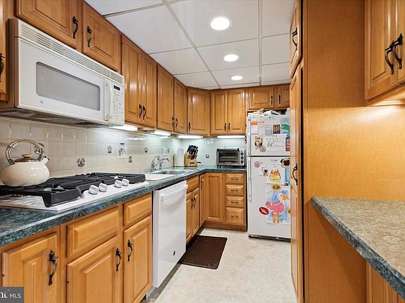 5th image of 801 Yale Ave APT 208