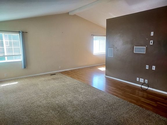 3rd image of 802 Oakwood Dr