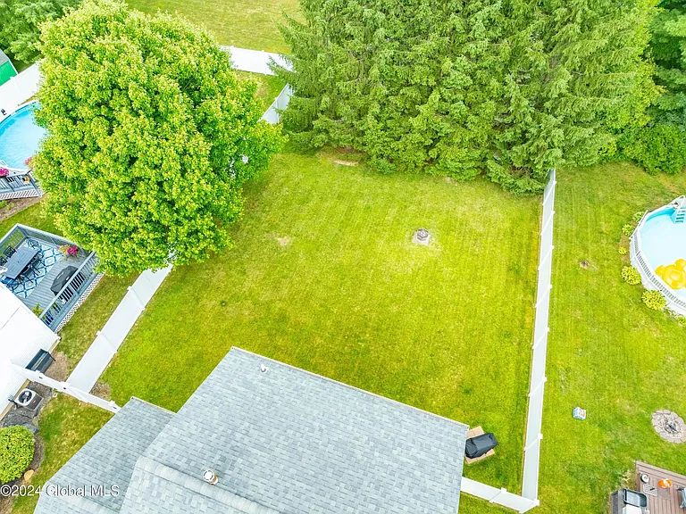 10 Corina Ct — Photo 34