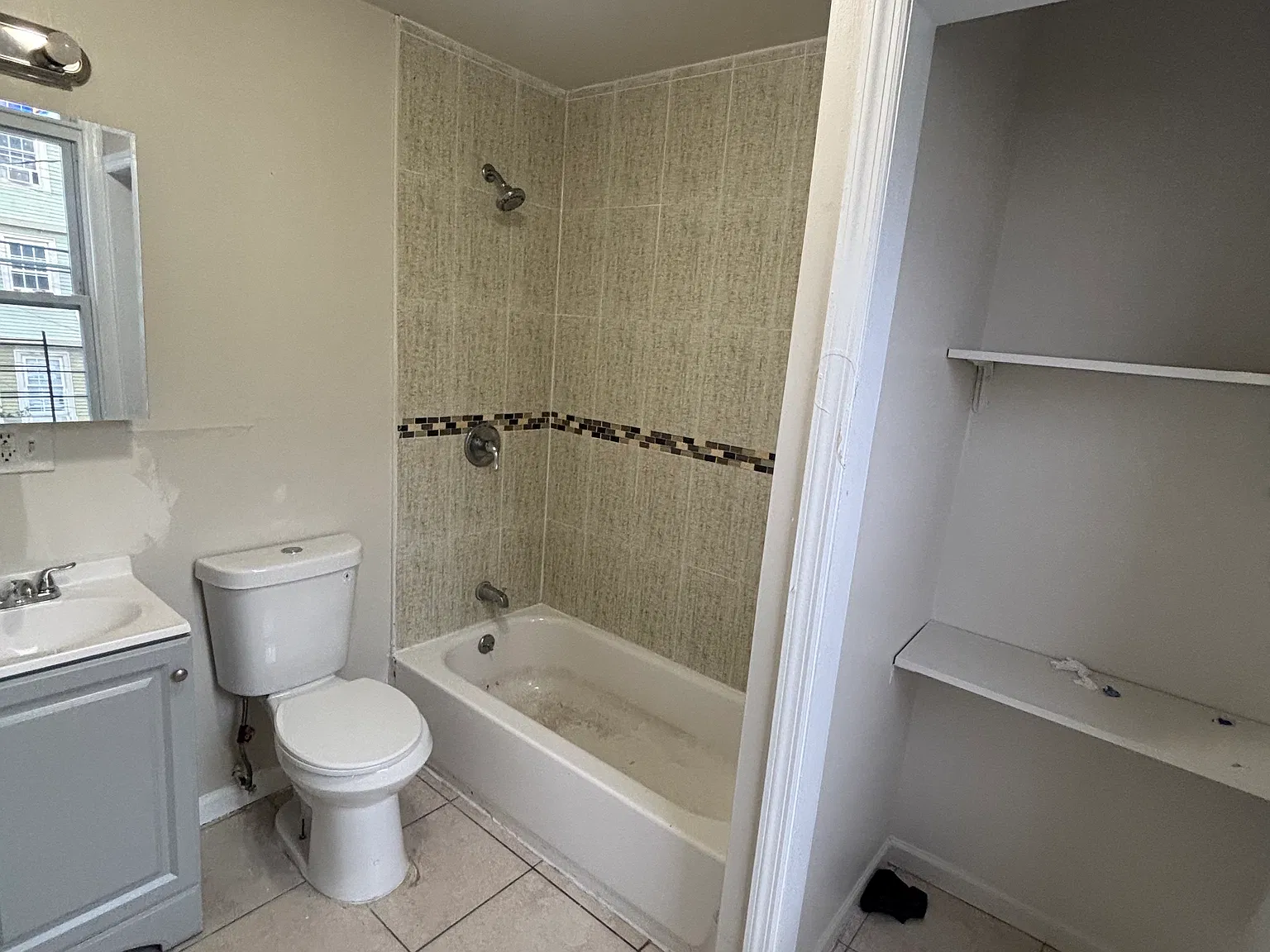 4 bed, $2,550 — Photo 4