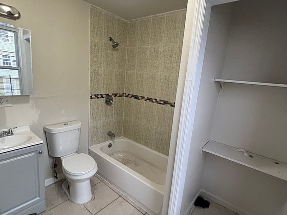 4th image of 655 S 19th St #202