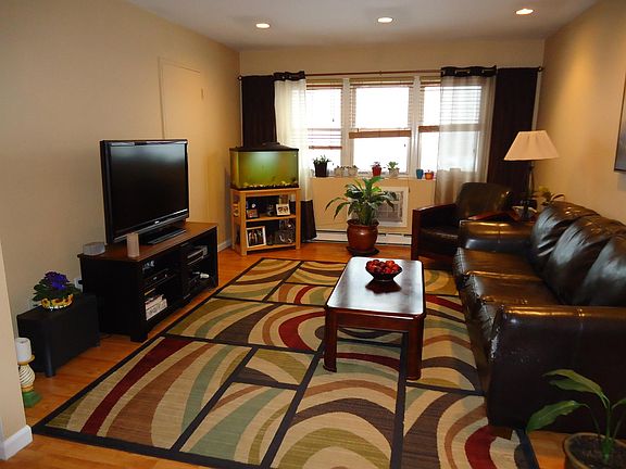 4th image of 100 Connetquot Ave APT 6