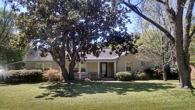 1st image of 2430 Camelot Dr