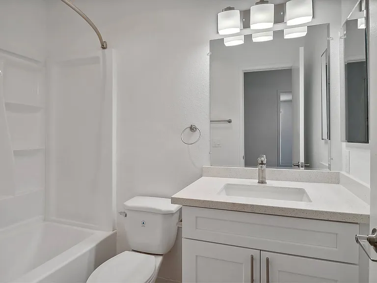 Terre at 1019 Peach — Photo 10