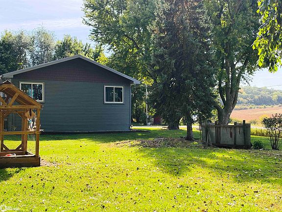 3rd image of 32002 258th St