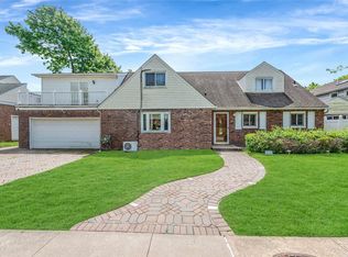 21310 86th Ave, Hollis Hills, NY 11427