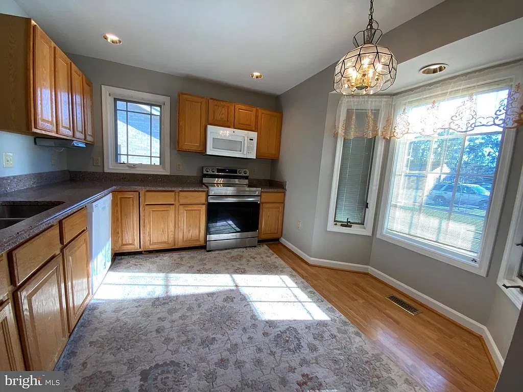 3 bed, 1726 sqft, $2,275 — Photo 3