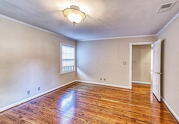 4th image of 172 Poplar Ave