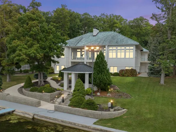 1180 Lane 150 Hamilton Lk, Hamilton, IN 46742