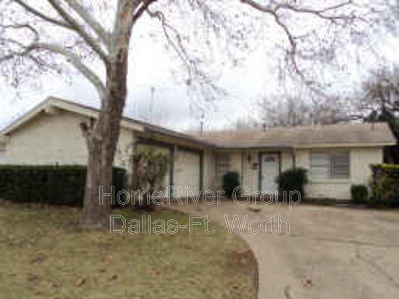 1st image of 111 N Forest Crest Dr