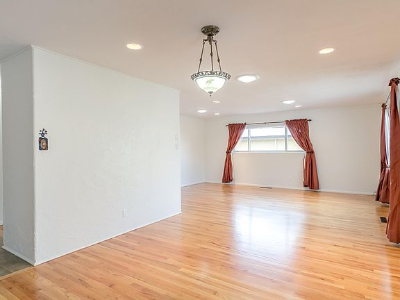 5th image of 9029 La Barranca Ave NE