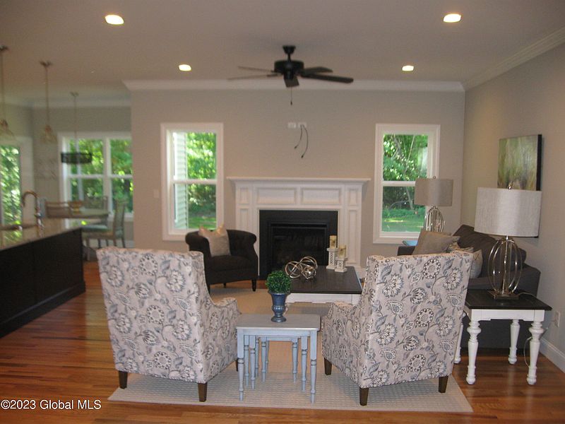 3rd image of 15 Sandy Boulevard