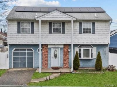 31 Olive St, Central Islip, NY, 11722