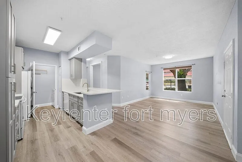 1 bed, 1.0 bath, 833 sqft, $1,300 — Photo 4