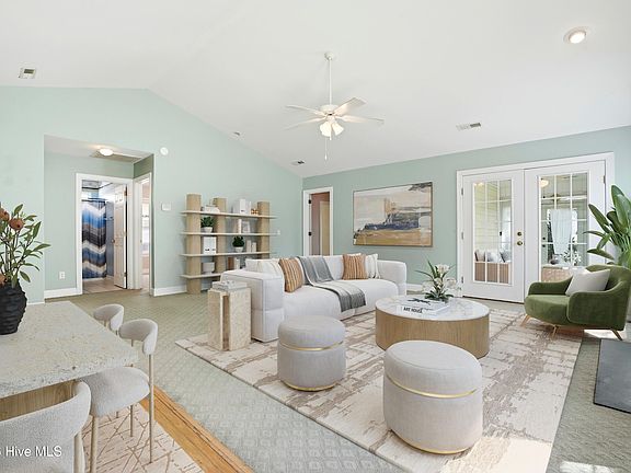 3rd image of 4985 Glen Cove Drive SE