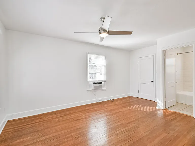 4518 Avenue P — Photo 17