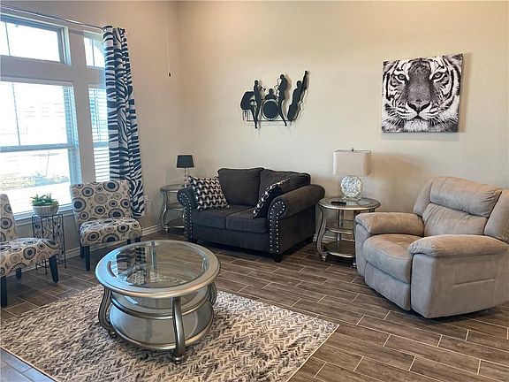 3rd image of 117 Bolivar Way #101