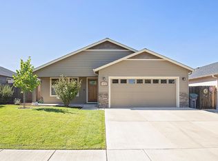 1452 Clearsprings Dr, Medford, OR 97501