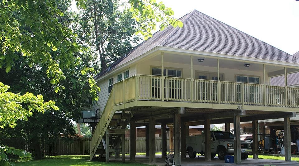 1st image of 329 Lakeside Dr