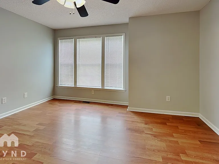 928 Shannondale Dr — Photo 8