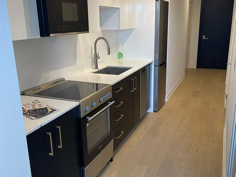 15 Wellington St S #703 — Photo 4