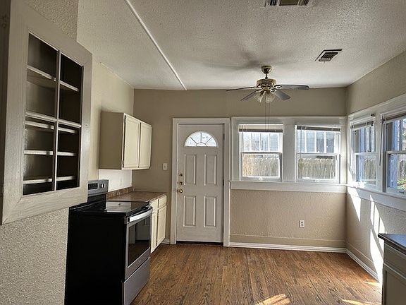 4th image of 222 S Grand Ave