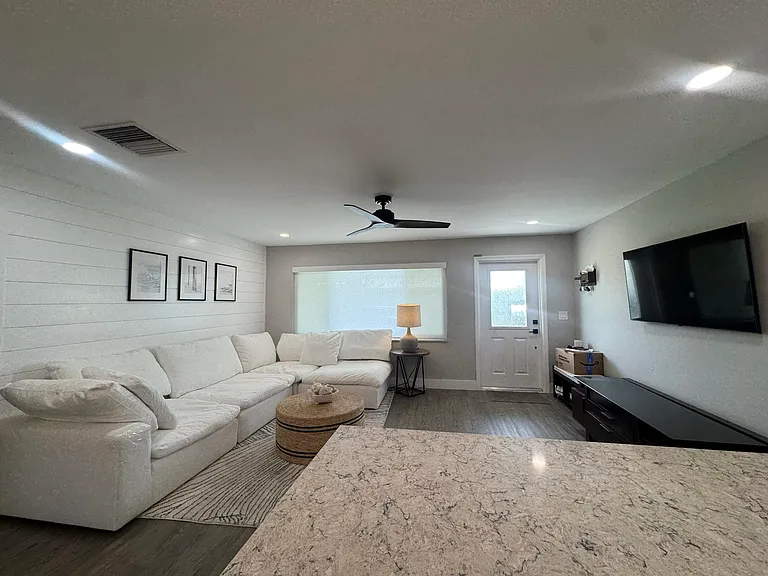108 SW 9th St — Photo 7