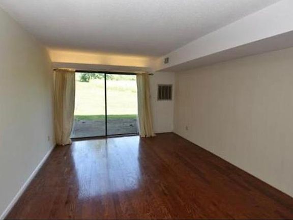 2nd image of 115 Beechnut St APT G8