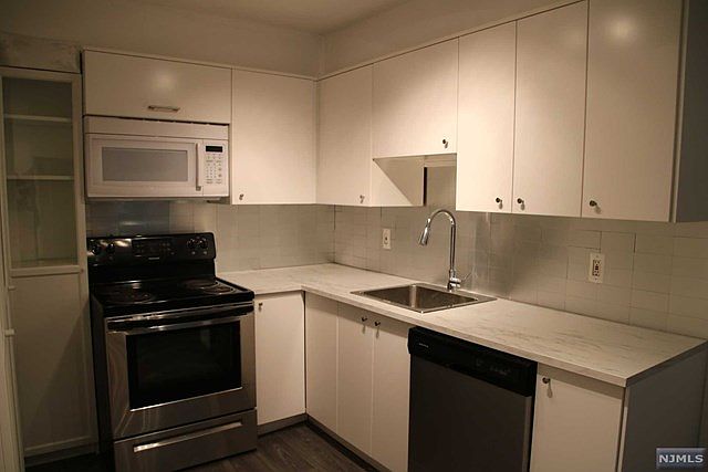 1st image of 59 Ferncroft Park