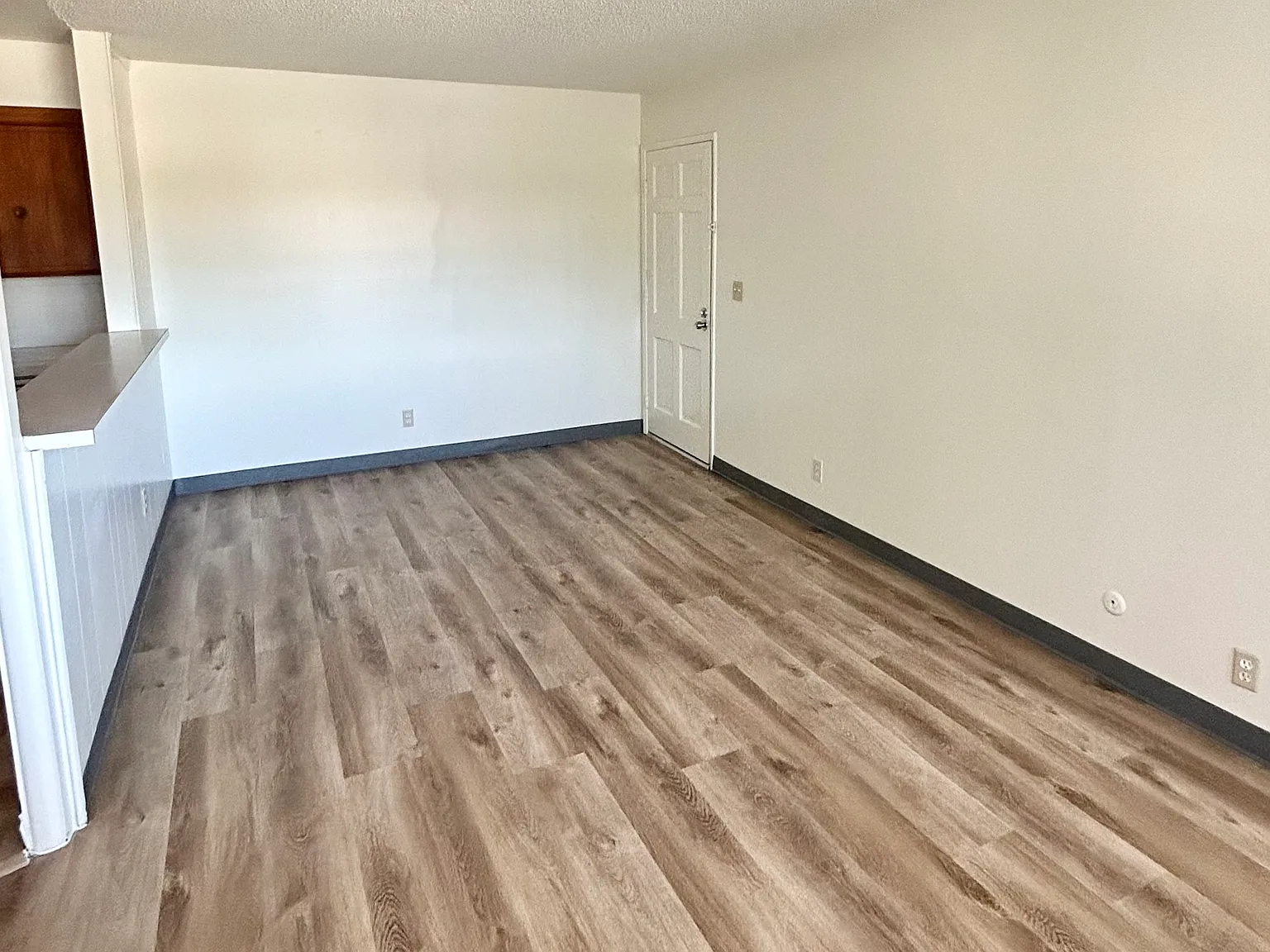 1 bed, 1.0 bath, 872 sqft, $1,150 — Photo 2