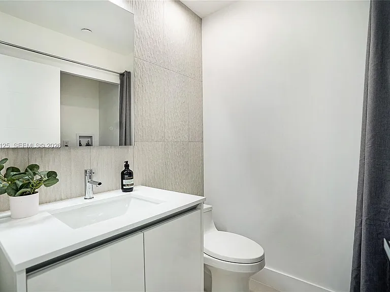 19101 NE 36th Ct #111 — Photo 17