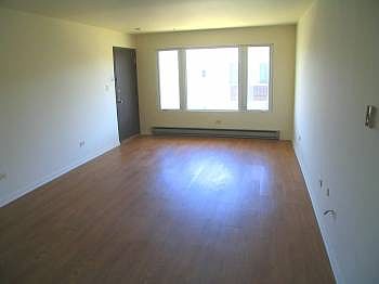 3rd image of 455 Park Ln APT 3b