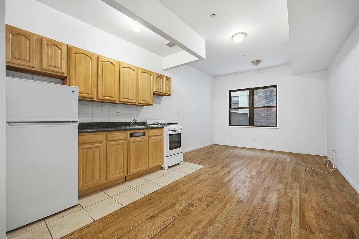 Building Photo - 52 W 14th St #5C