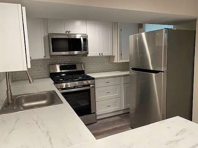 Building Photo - 5504 Midwood Ave #1