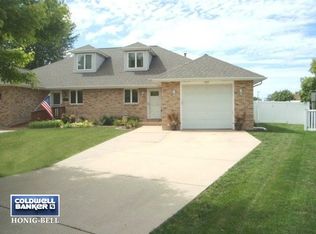 219 Huntington Ct, Shorewood, IL