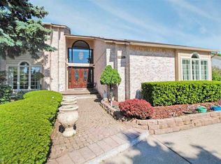 5349 Windham Hill Ct, West Bloomfield, MI 48323