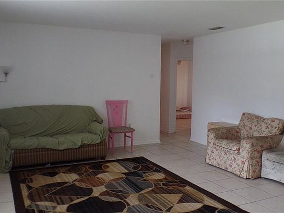 2nd image of 1115 13th Ave NW