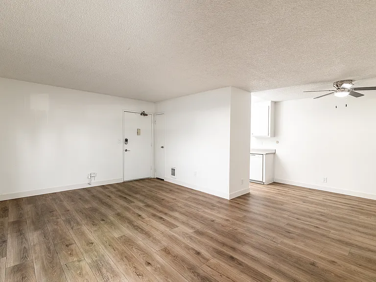 521 Alameda Del Prado #127A — Photo 7