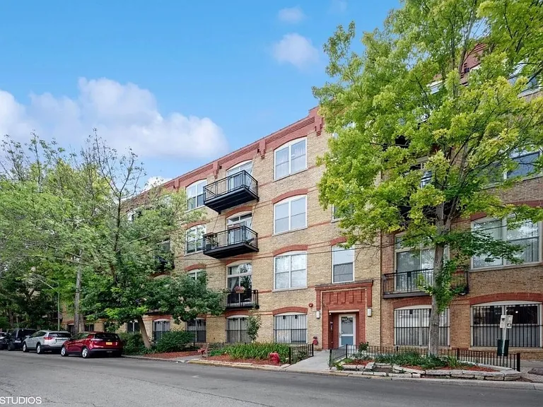 1740 N Maplewood Ave #212 — Photo 1