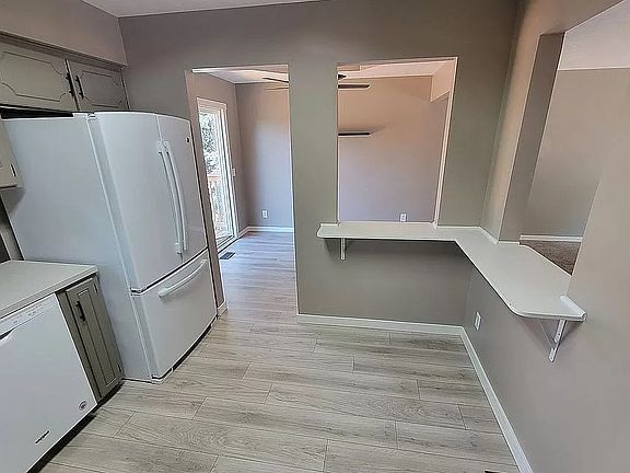 5th image of 10507 Laurel Ave