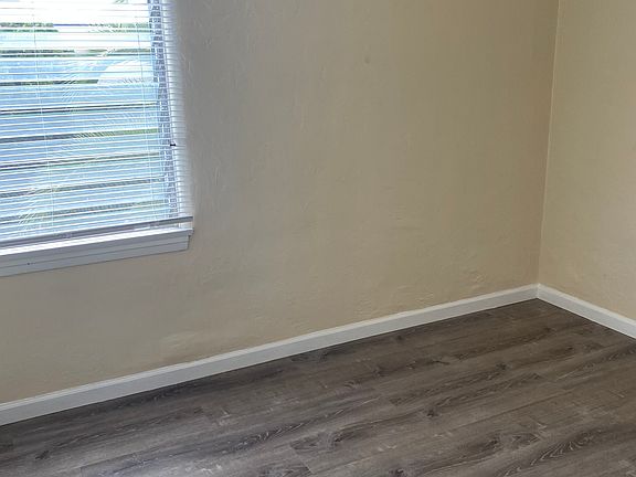 4th image of 932 17th St #3