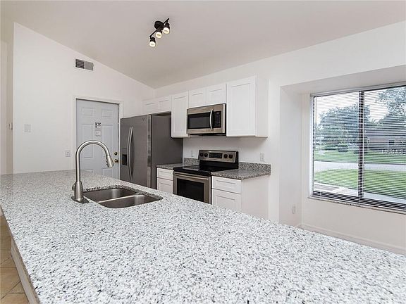 4th image of 133 Grovewood Ave