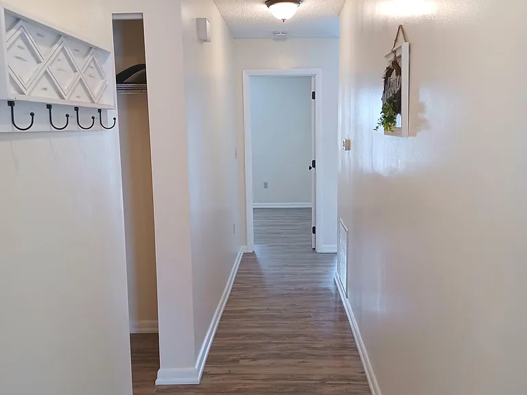 582 Moull St — Photo 14
