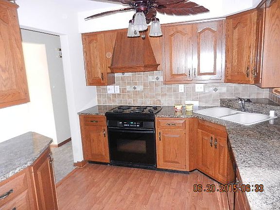 2nd image of 1126 E Manitowoc Ave