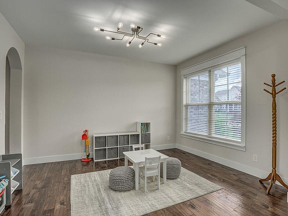 4th image of 2664 Buckeye Ct
